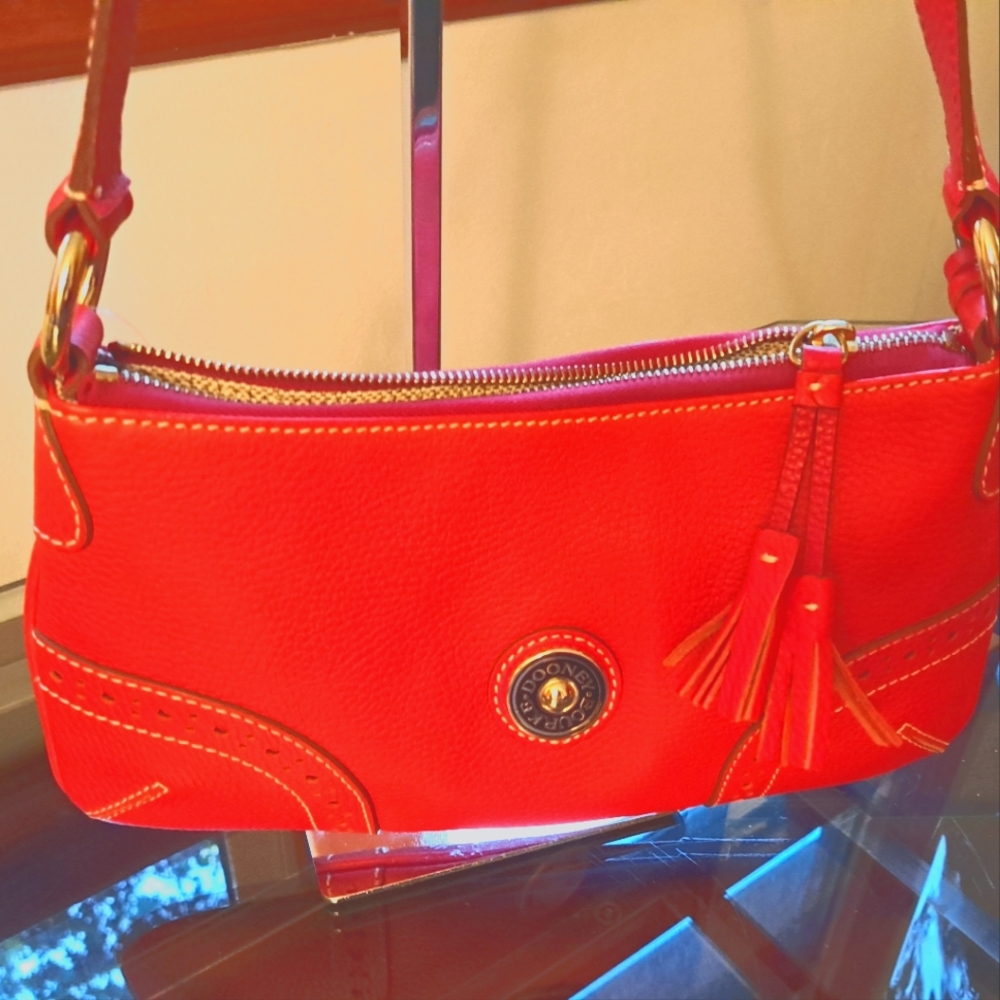EUC Dooney & Bourke Leather Shoulder Bag
